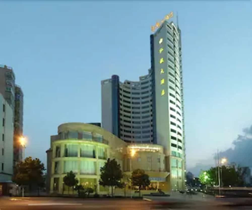 Hongyi Hotel Wuhan Exteriör bild
