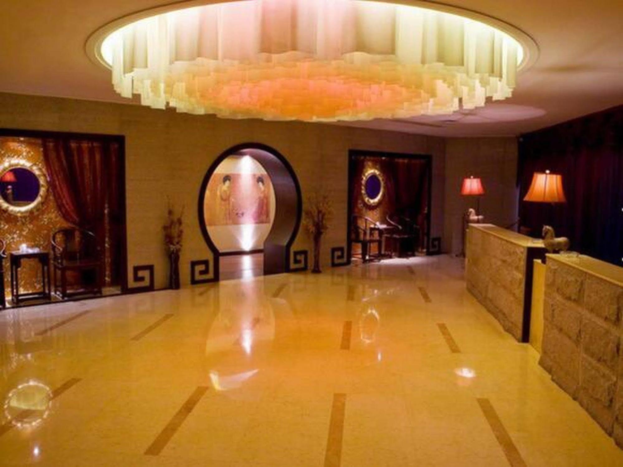 Hongyi Hotel Wuhan Exteriör bild